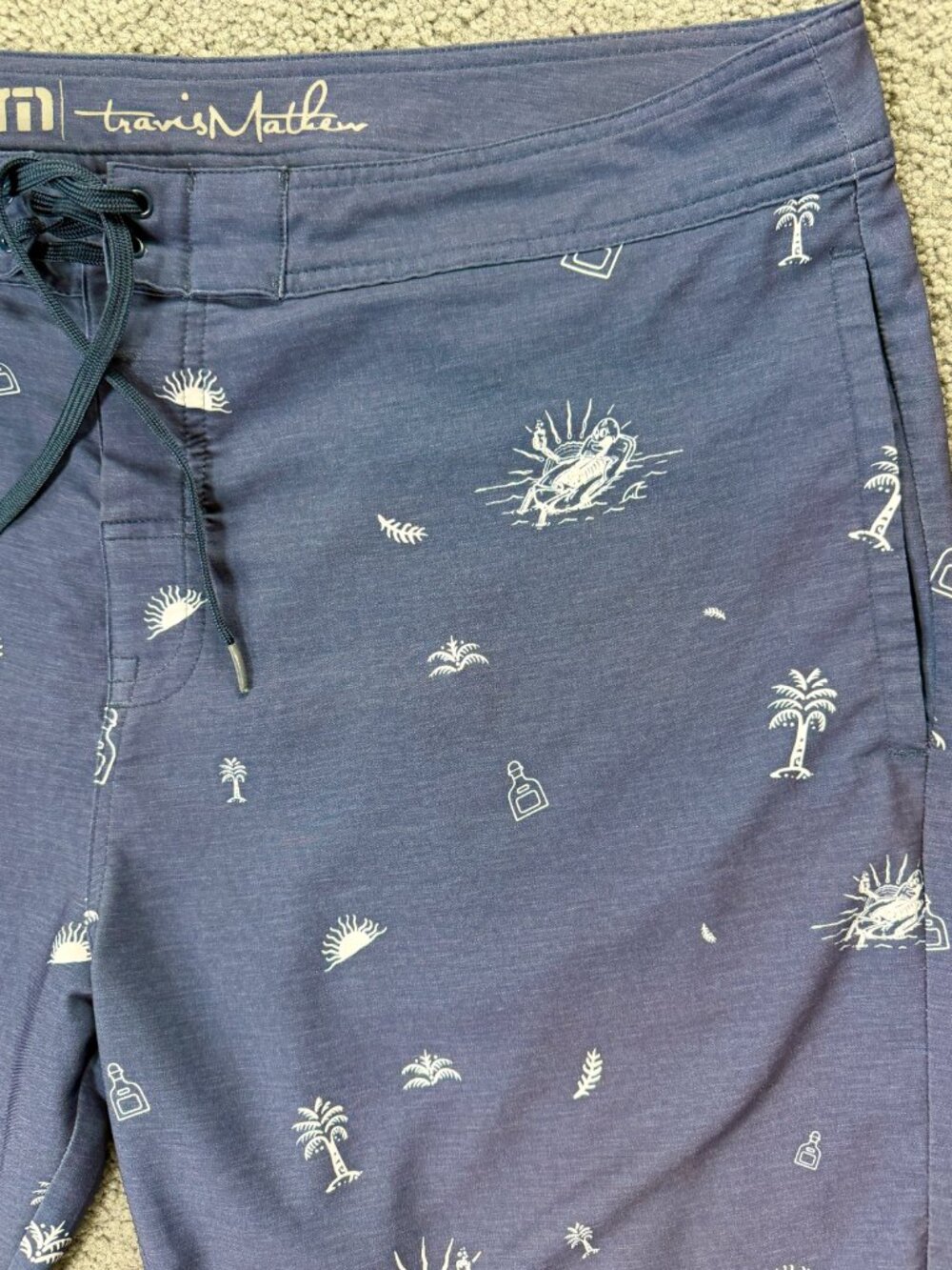 Travis Mathew Navy Swim Trunks - Tropical Art Design - Men's Size 40 - VGUC - Picture 2 of 7